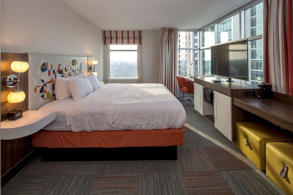 Hampton Inn and Suites Atlanta Midtown 11/53