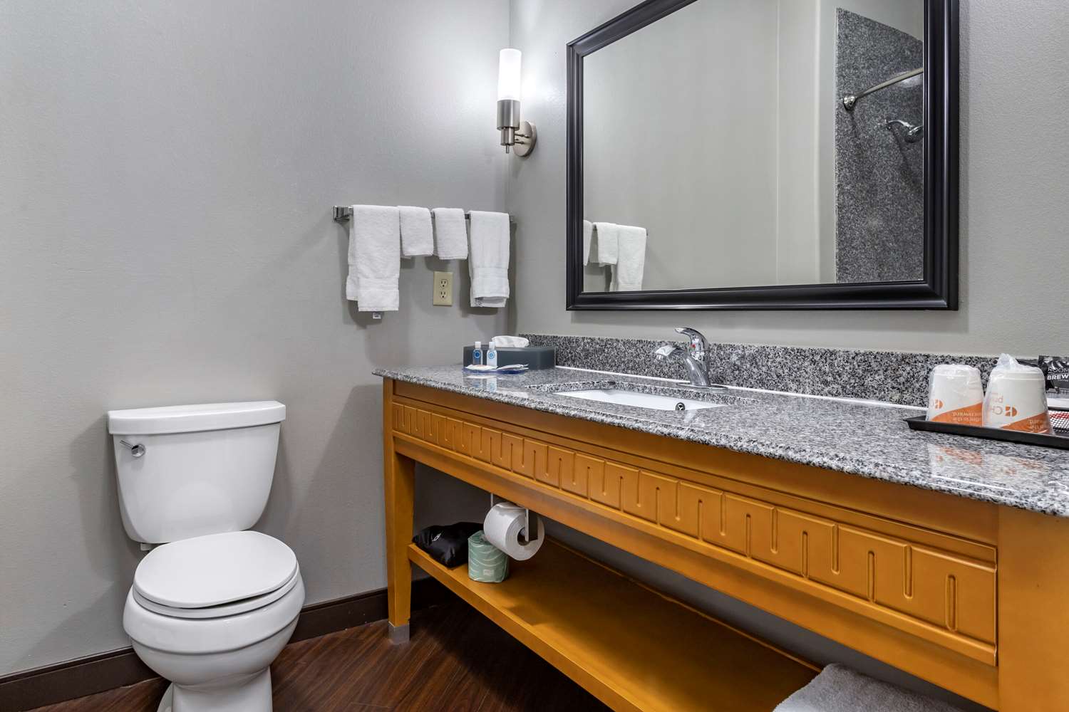 Comfort Inn & Suites Cleveland TX 39/40