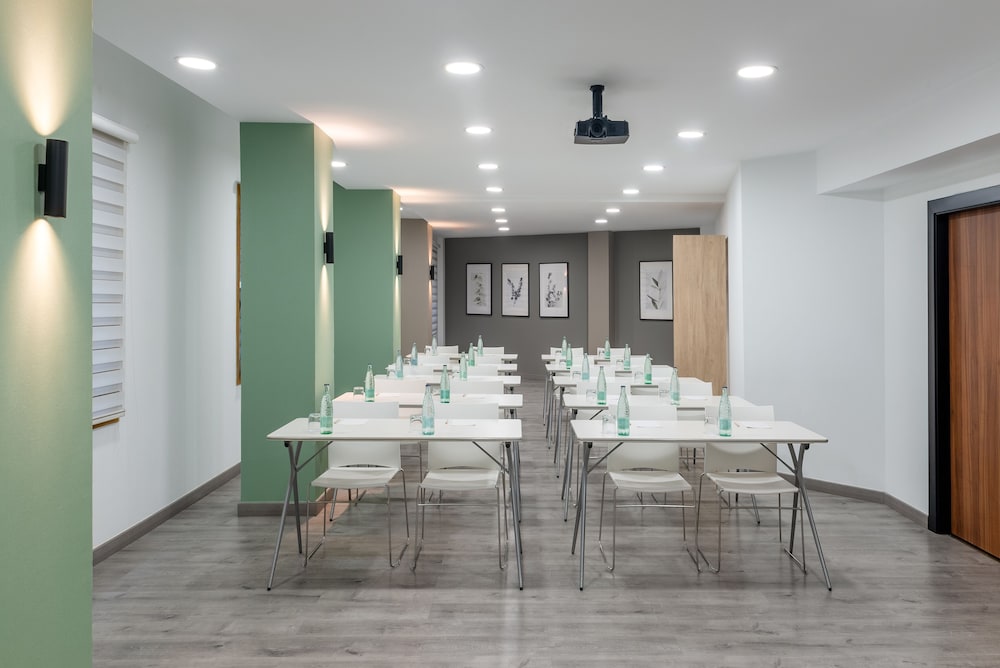 Hotel Elche Centro Affiliated By Melia 48/54