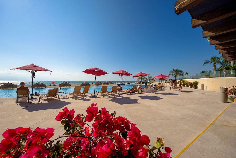 Grand Venetian Condominium 49/50