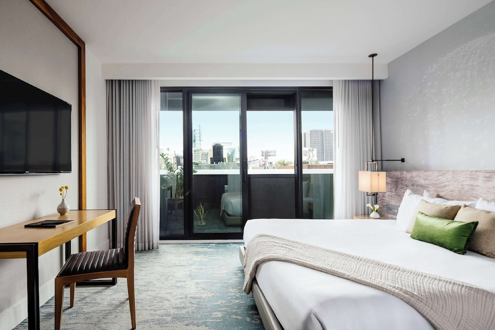 SILVER, KING BED, SUNSET VIEW, BALCONY