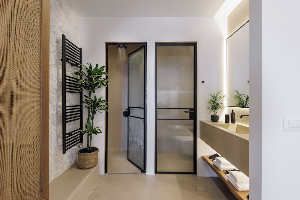 Eolia Luxury Villas 50/50
