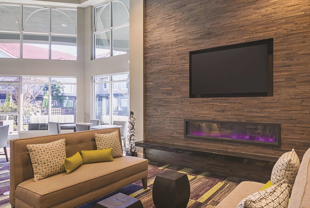 La Quinta Inn and Suites by Wyndham Austin Near The Domain 38/52
