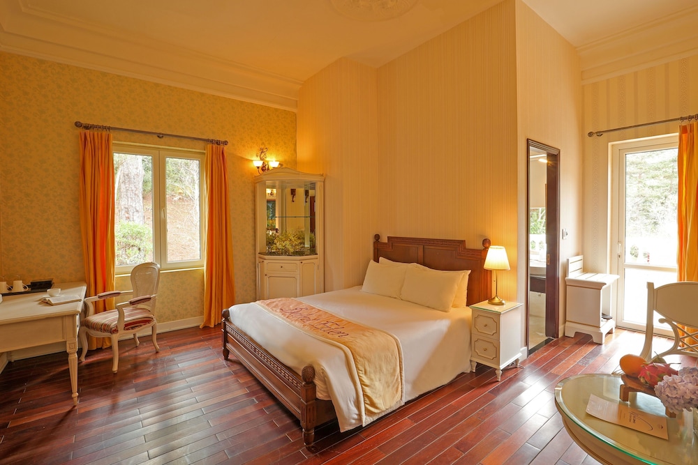 Mixed Dorm, Villa, 1 Double and 1 Single Bed, 2 Queen Beds, Private Area, Sakura Floor