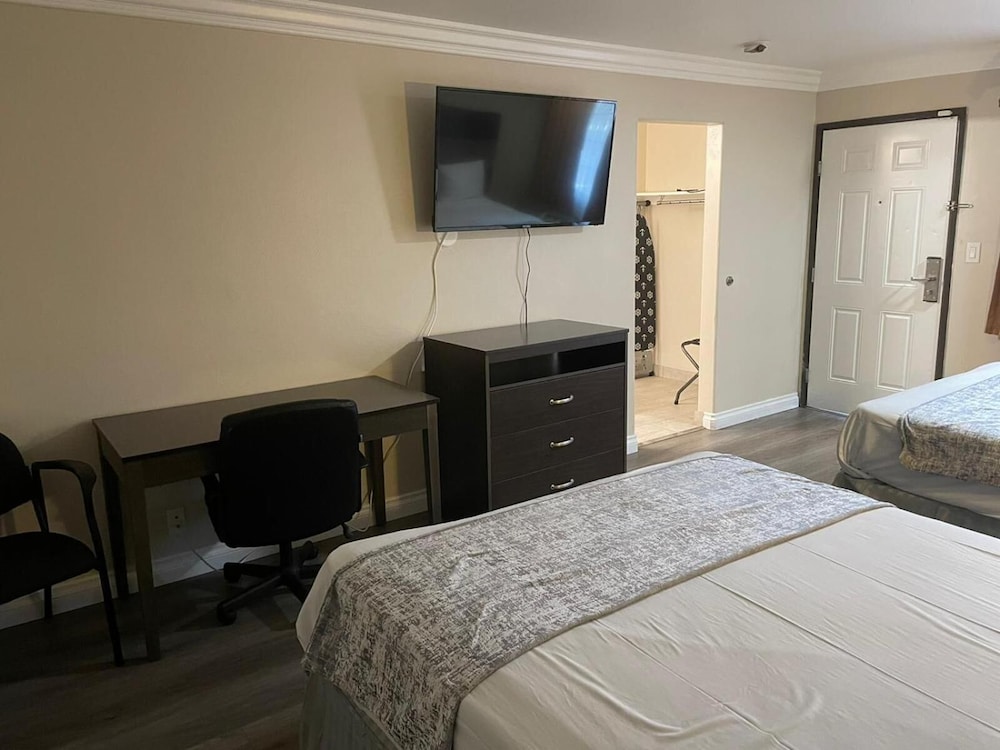 Colony Inn Buena Park 13/64