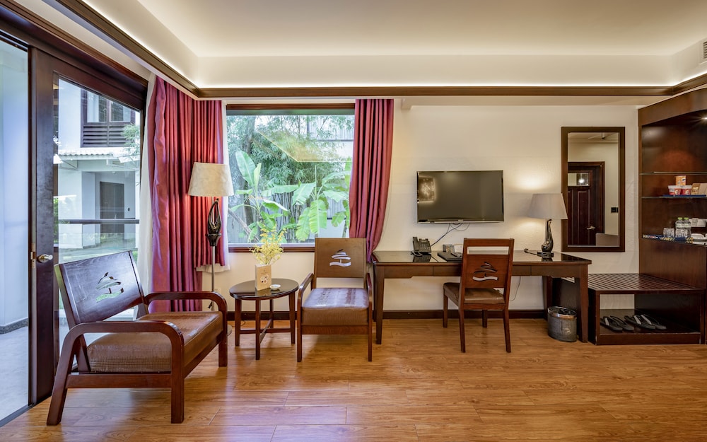 Carmelina Beach Resort 50/78