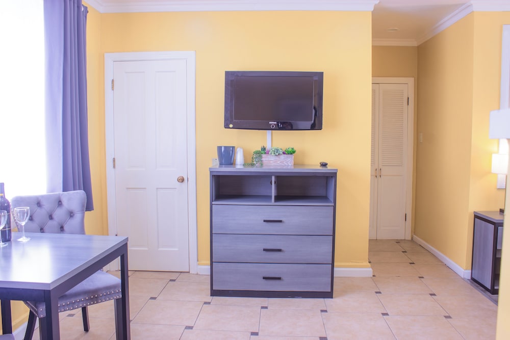 Carmel Wayfarer Inn 37/50