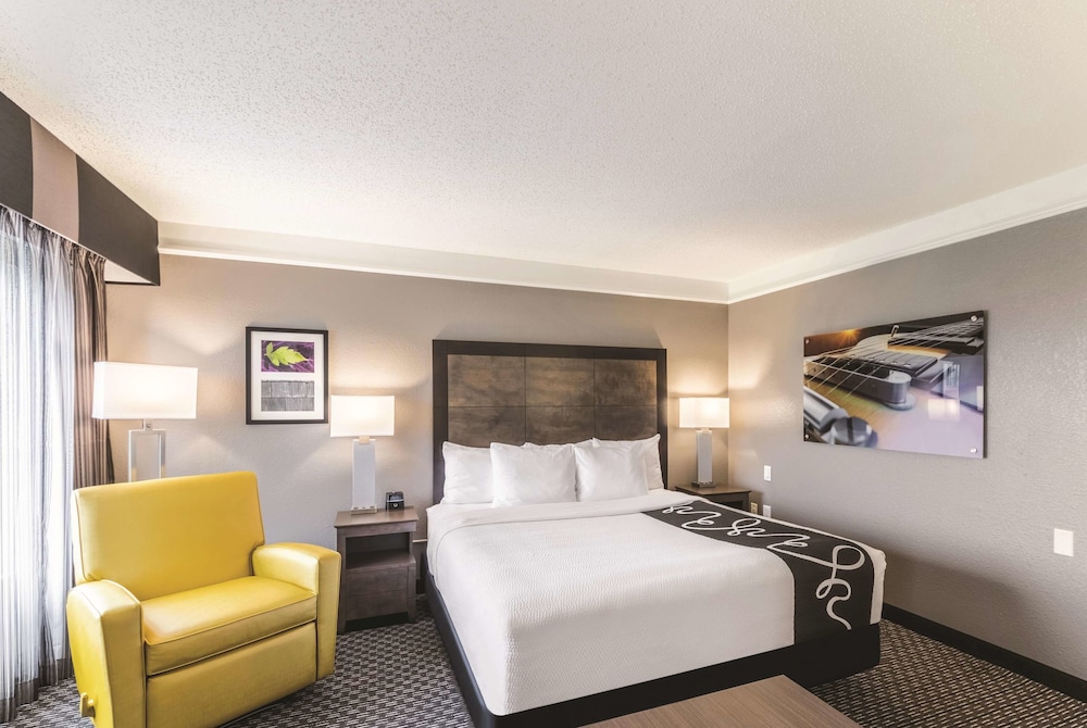 La Quinta Inn and Suites by Wyndham Austin Near The Domain 13/52