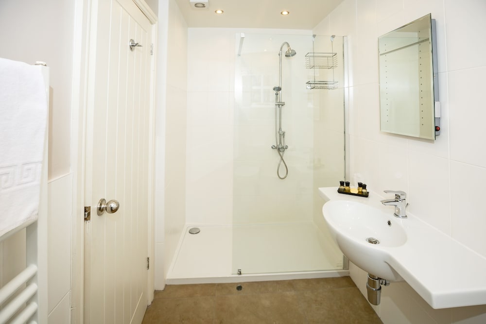 Donington Park Farmhouse Hotel 47/48