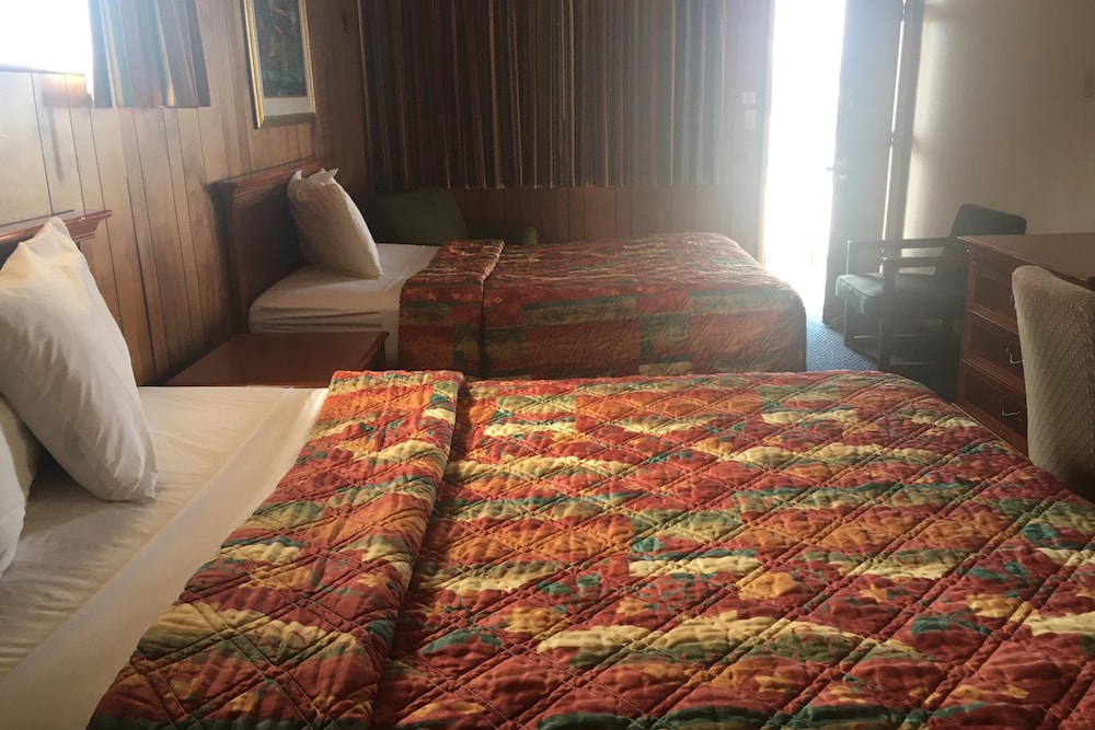 Sky-Palace Inn & Suites El Dorado 24/27