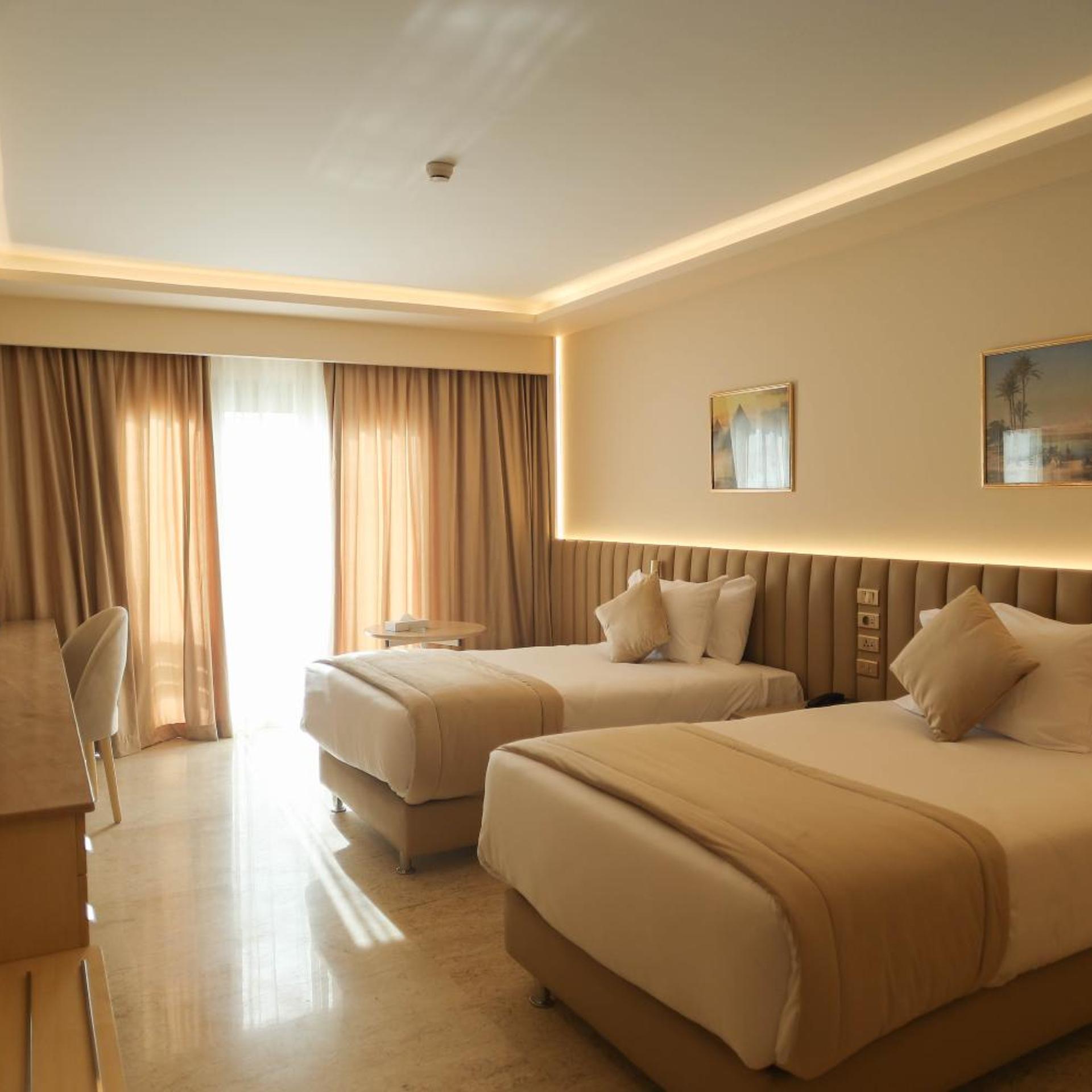Super, Deluxe, Twin Beds