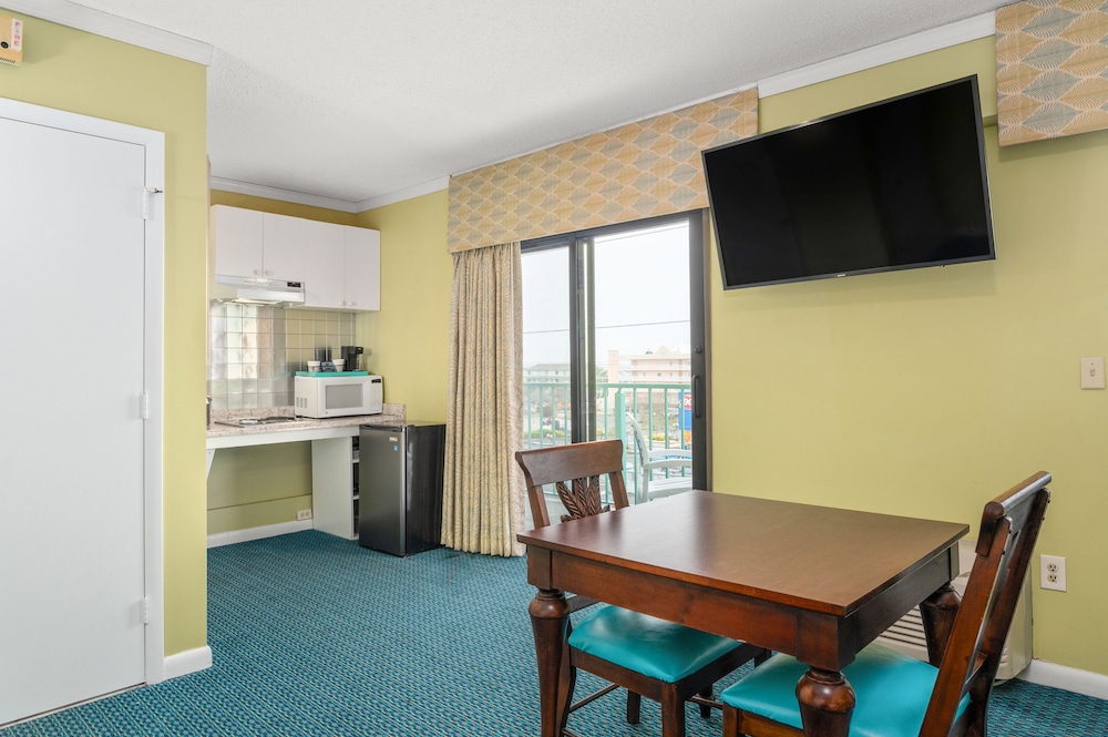 Cayman Suites Hotel 46/80