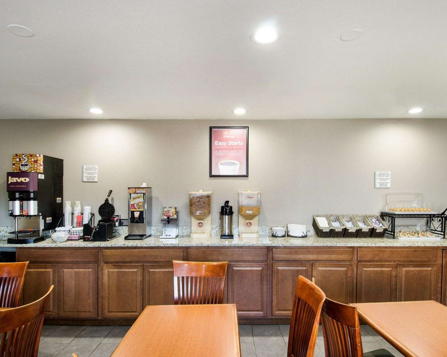 Econo Lodge Inn and Suites Northborough MA 18/22