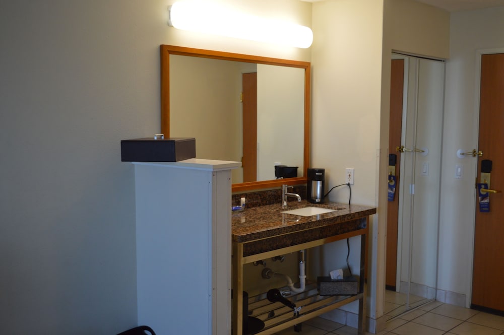 Best Western Plus Liberty Lake Inn 43/50