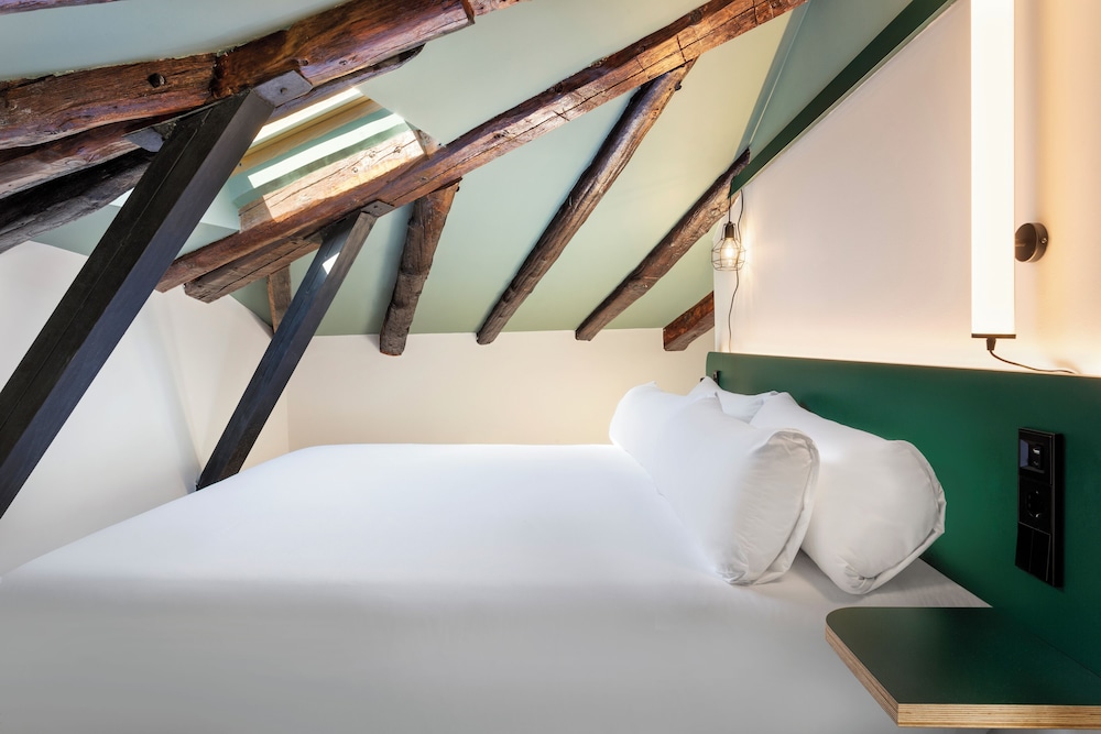 Junior Suite, Queen Bed