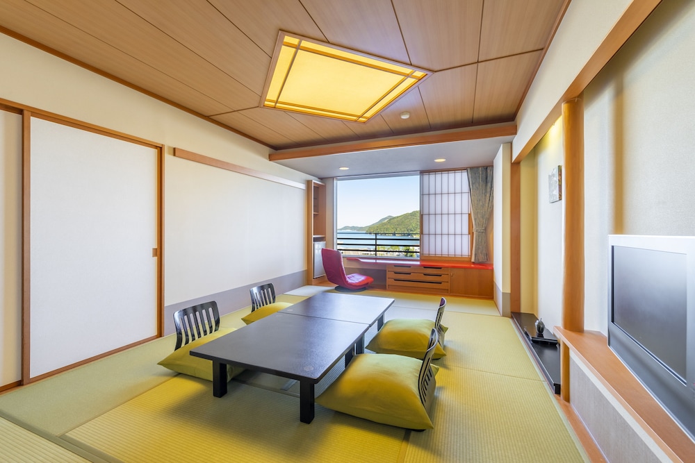 Japanese, 6 Futon Beds, Ocean View, South Building