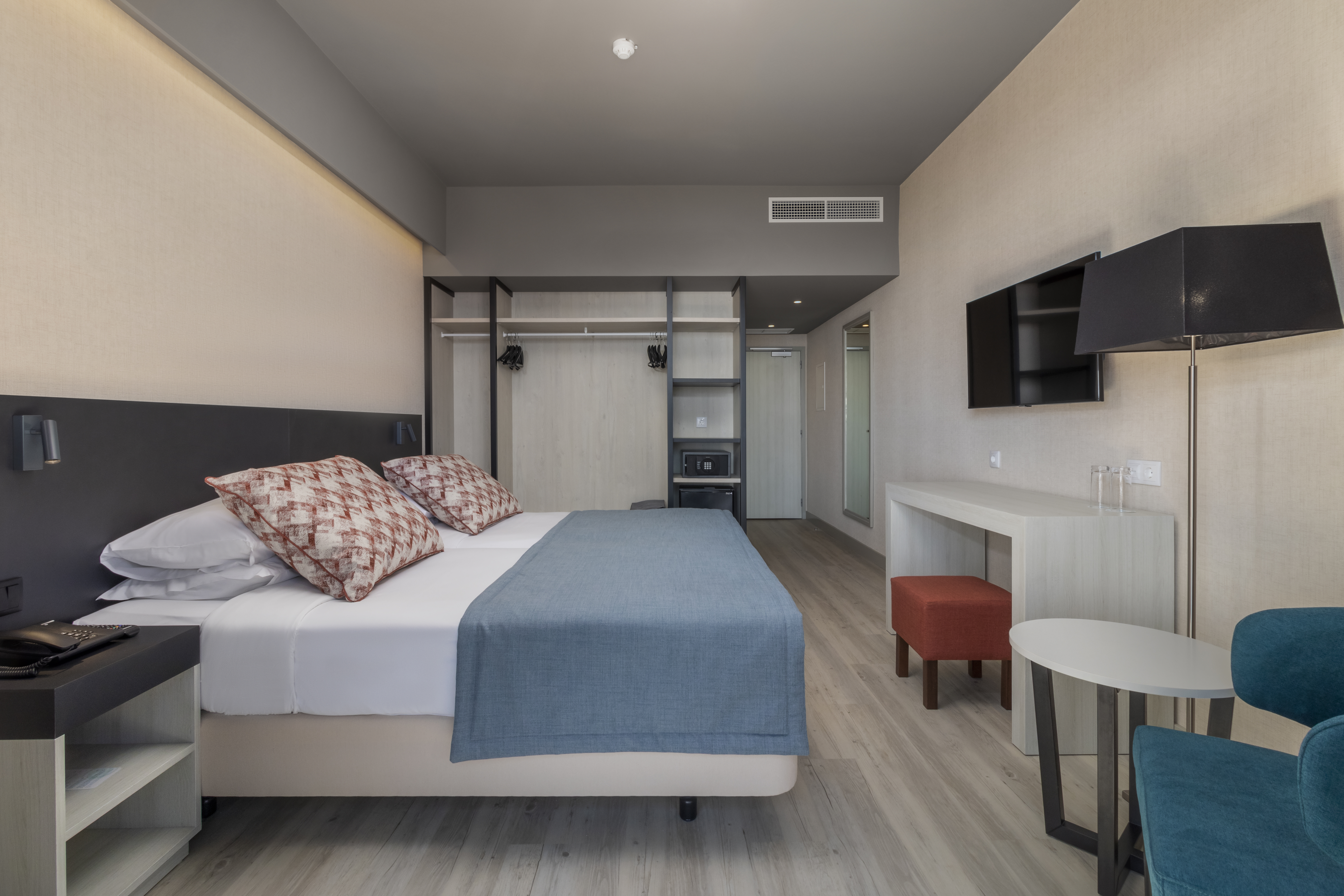 Room, Double or Twin Bed, Sea View