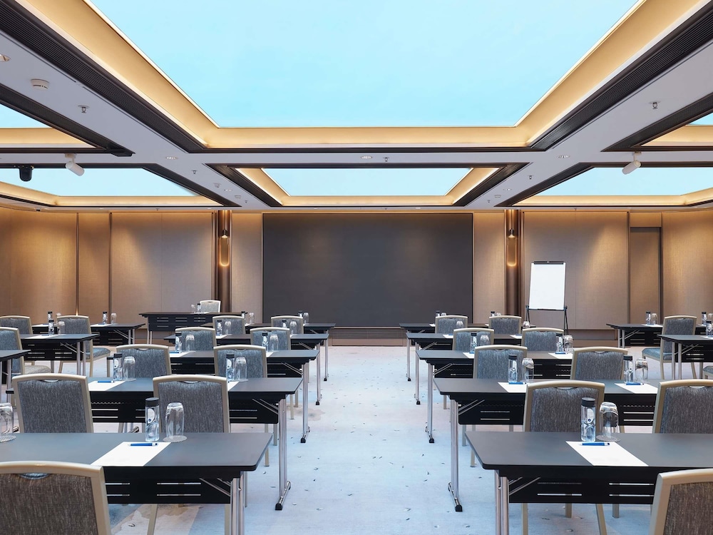 Novotel Century Hong Kong 40/48