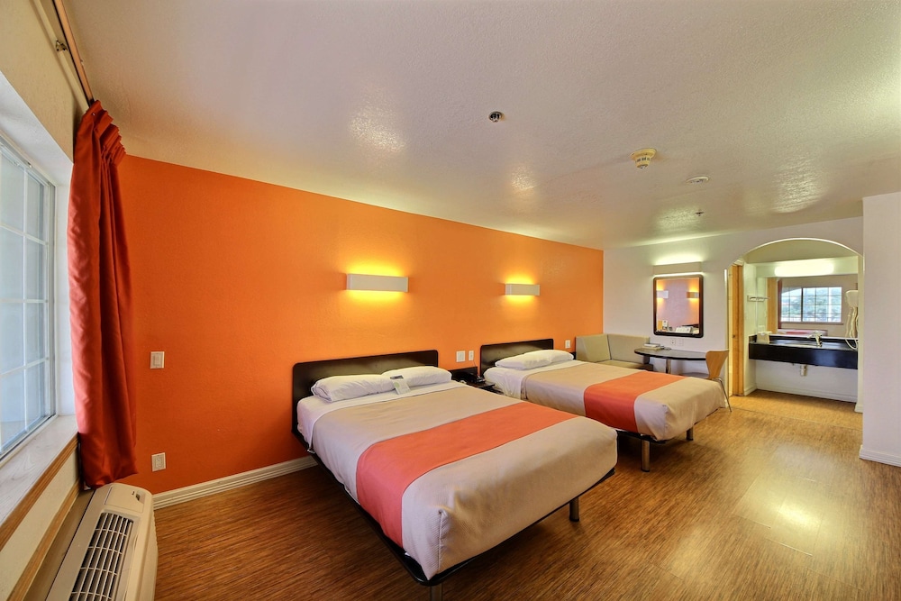 Motel6 Edinburg, TX 20/49