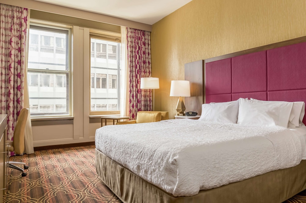 ROOM, KING BED