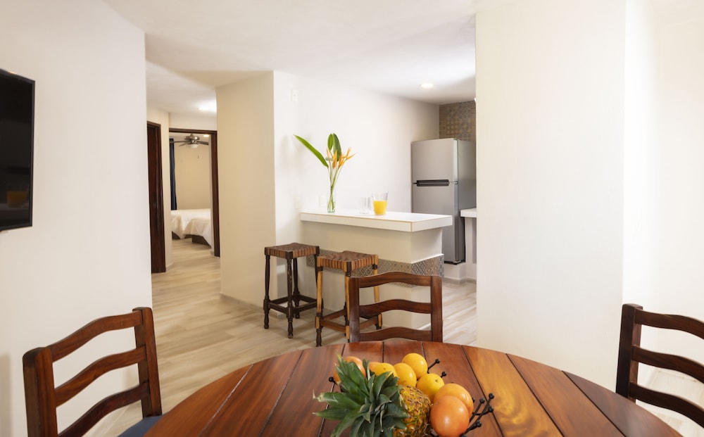 Vista Vallarta All Suites on the Beach 63/75