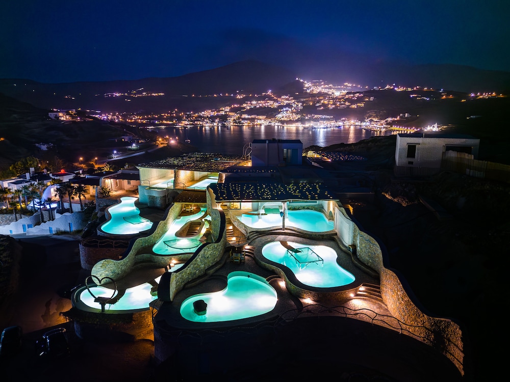 Agalia Luxury Suites 70/78