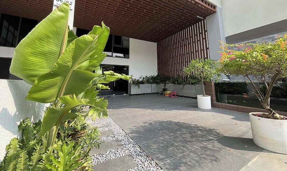 HongHome Nami Airport Building 45/50