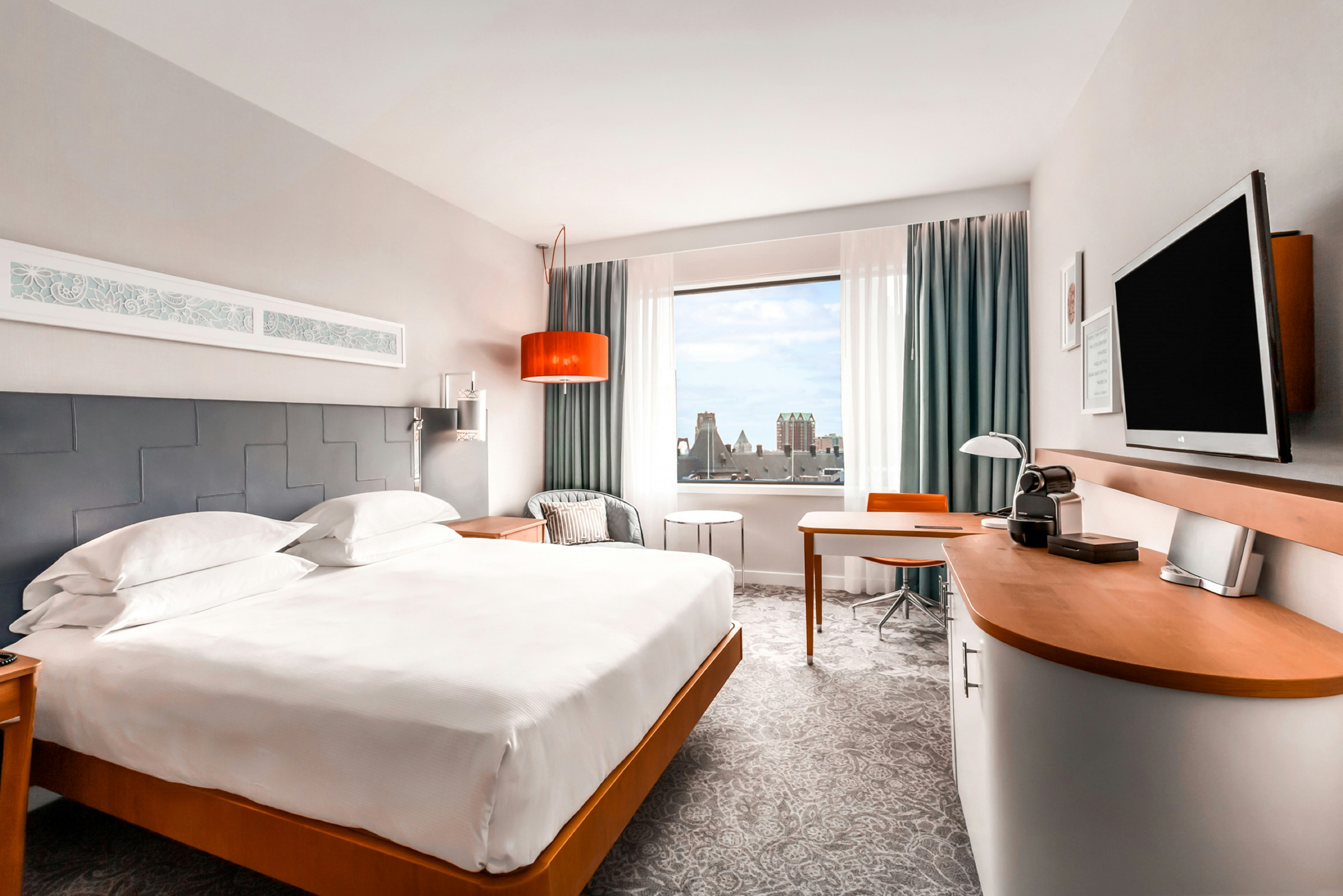 DELUXE, KING BED, HIGH FLOOR