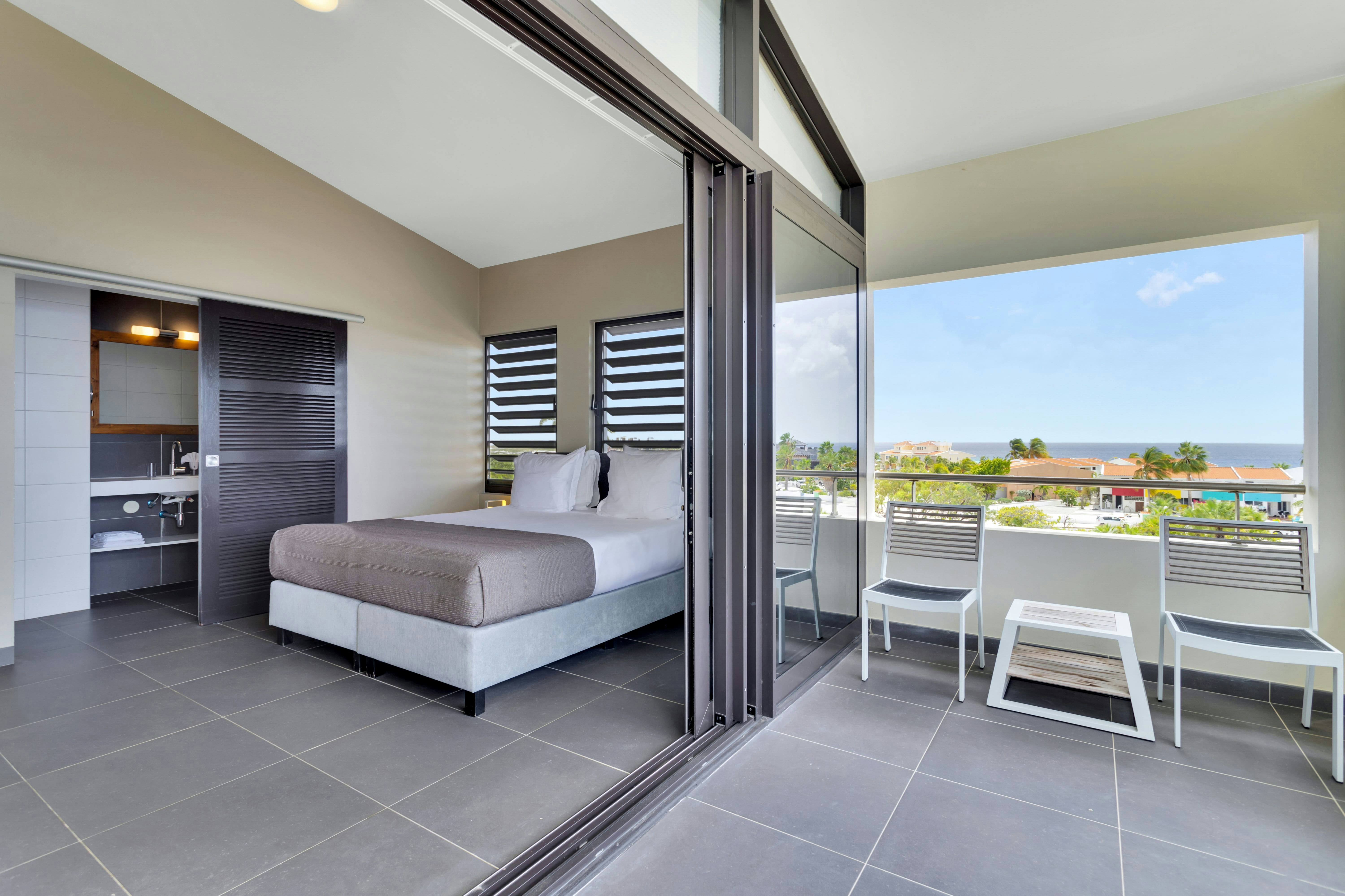 Penthouse, 3 King Beds, Island View