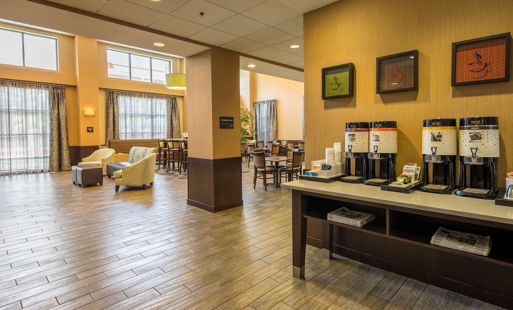 Hampton Inn & Suites Burlington NC 51/66