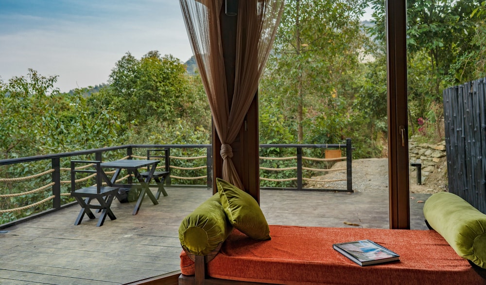 The Pavilions Himalayas Lake View 42/62