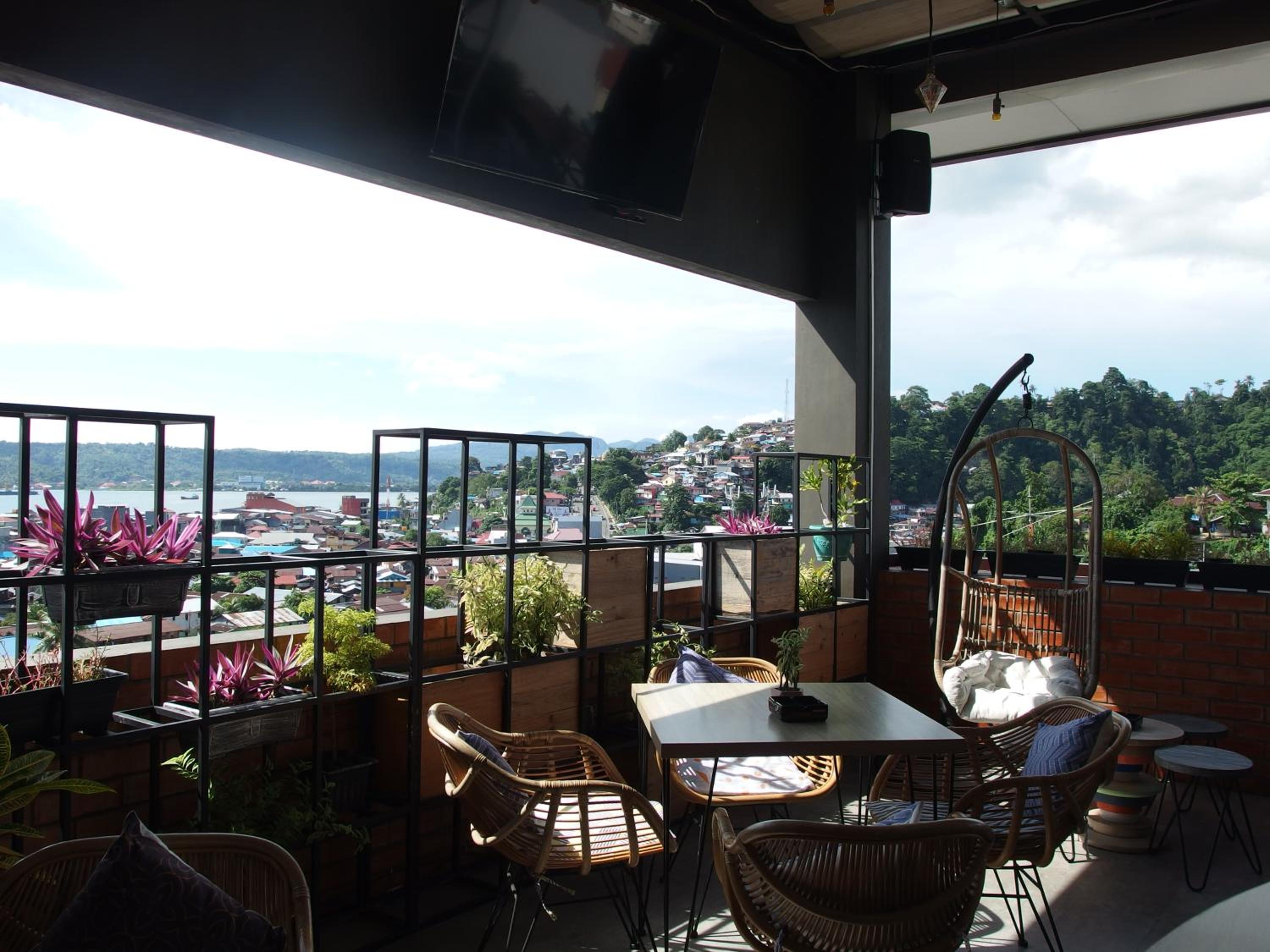 The City Hotel Ambon 12/18