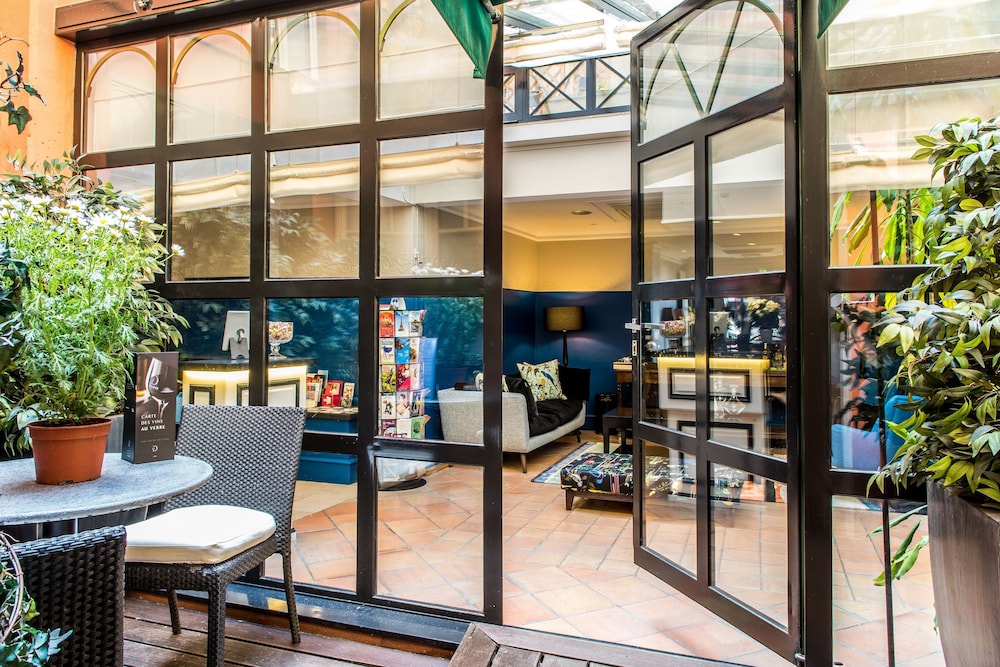 Hotel Jardin Le Brea 64/76