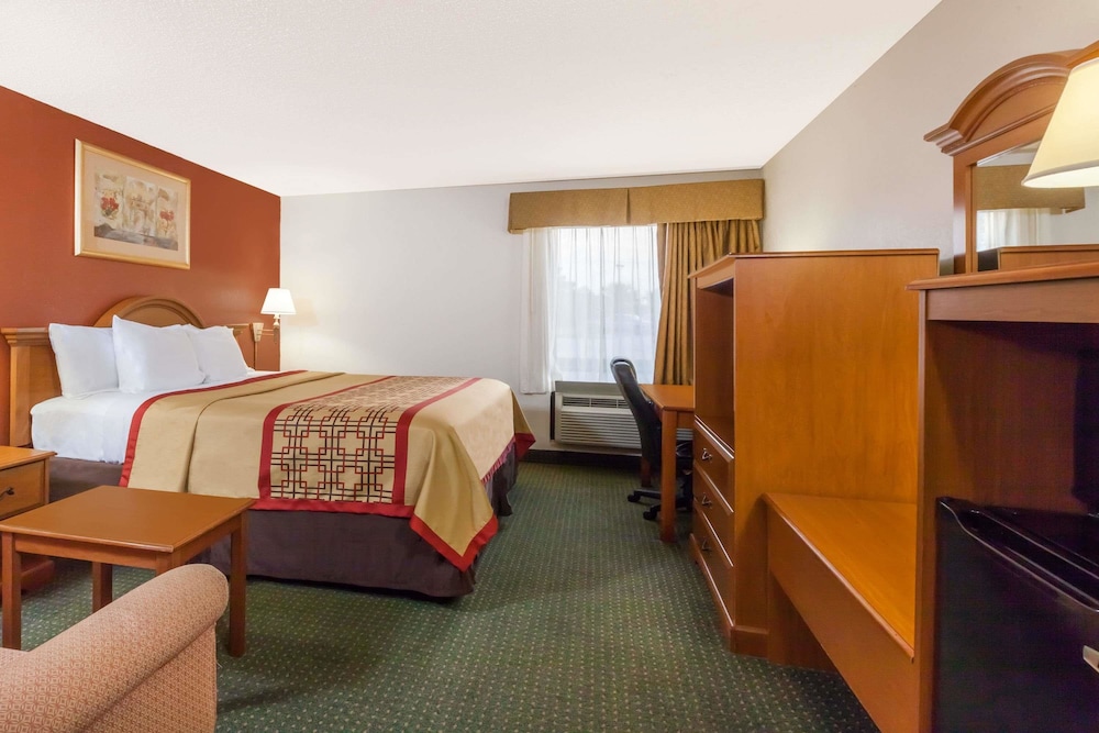 Days Inn & Suites By Wyndham New Iberia 7/27