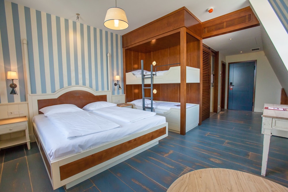 Europa-Park Freizeitpark & Erlebnis-Resort, Hotel Bell Rock 15/50