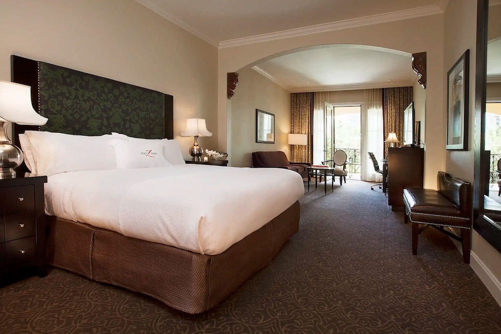 PREMIUM, KING BED, BALCONY