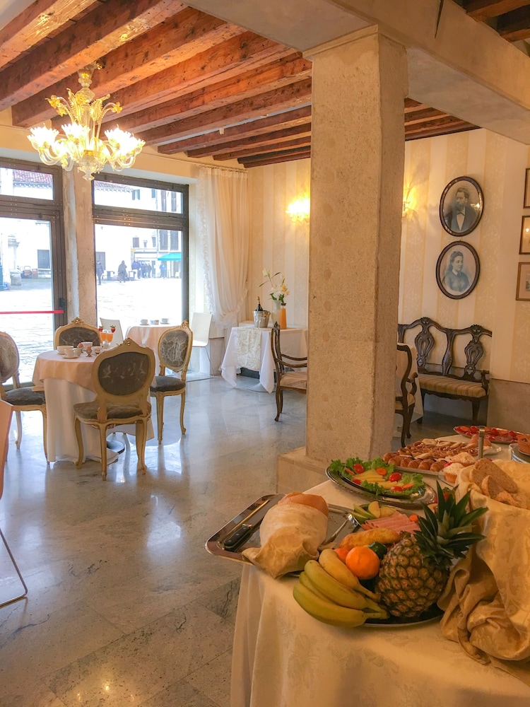 Palazzo Vitturi Hotel 51/67
