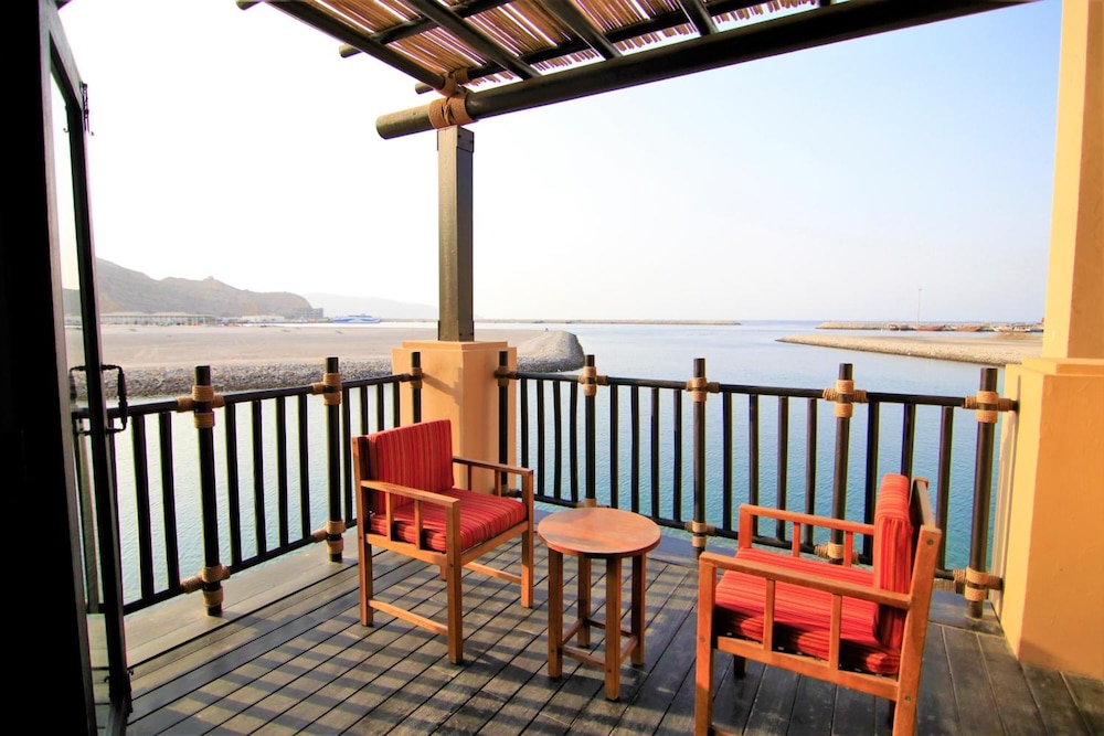 Azimut Hotel Musandam 43/68