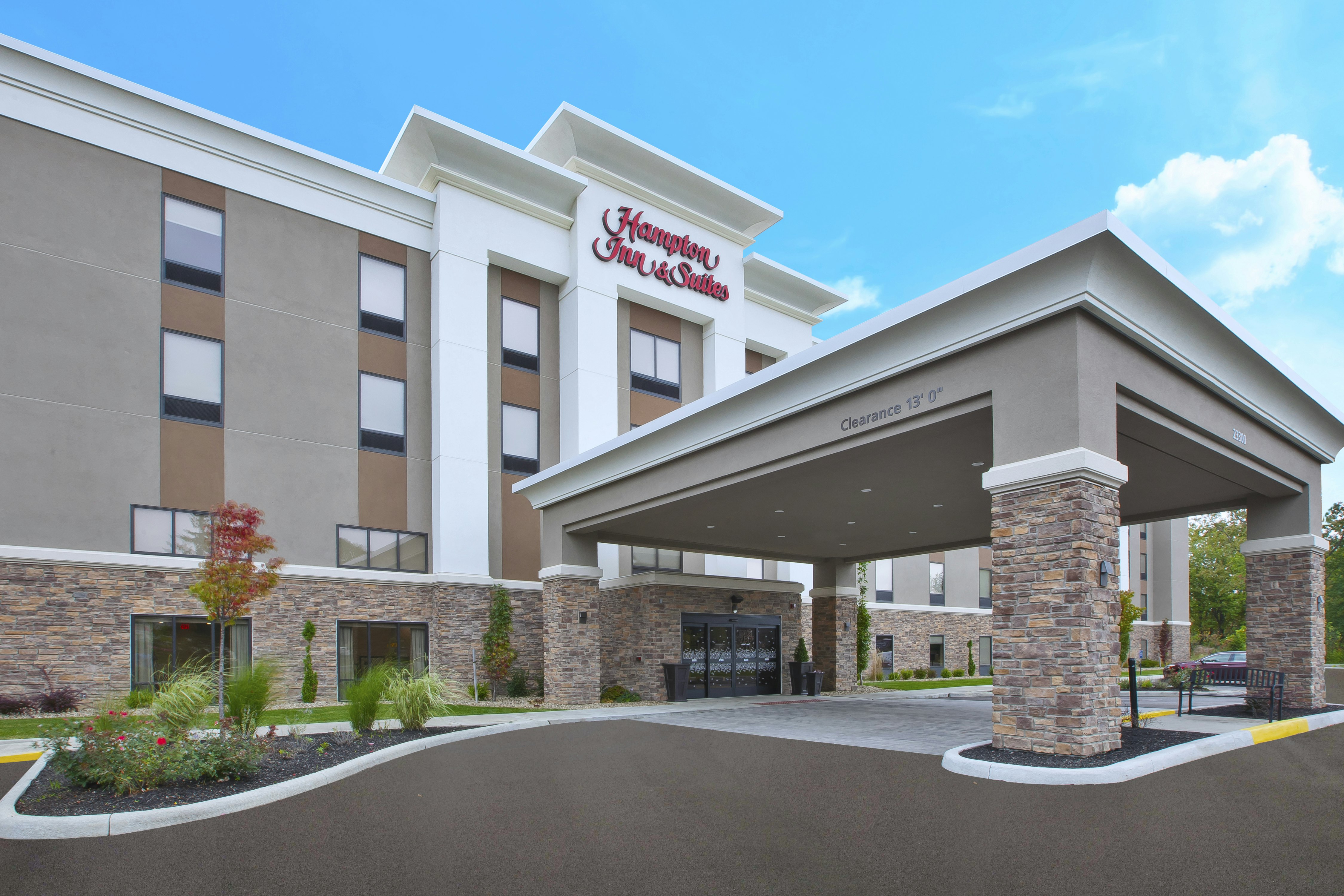 Hampton Inn Suites Cleveland Oakwood Village Oh 8/10
