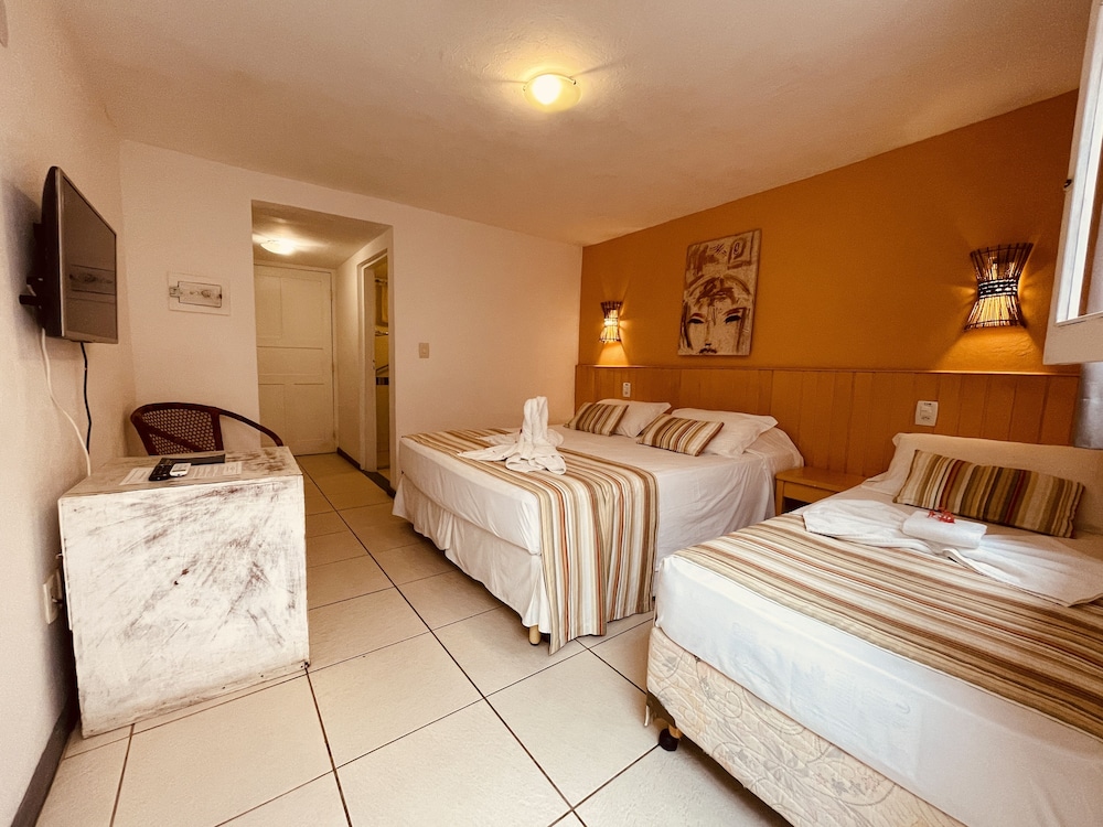 Room, Triple, 1 Queen and 1 Single Bed, Accessible
