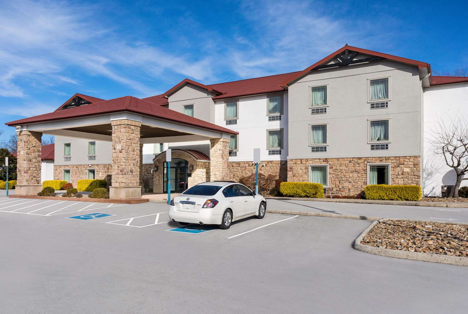 Quality Inn & Suites Monterey I-40 17/21