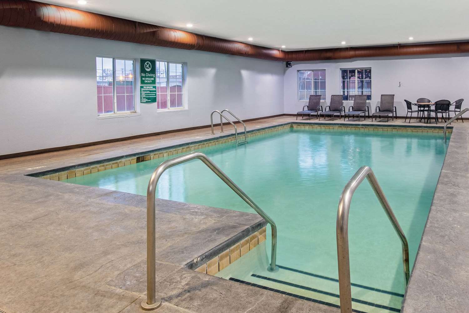 La Quinta Inn & Suites by Wyndham Tulsa Airpt / Expo Square 17/35