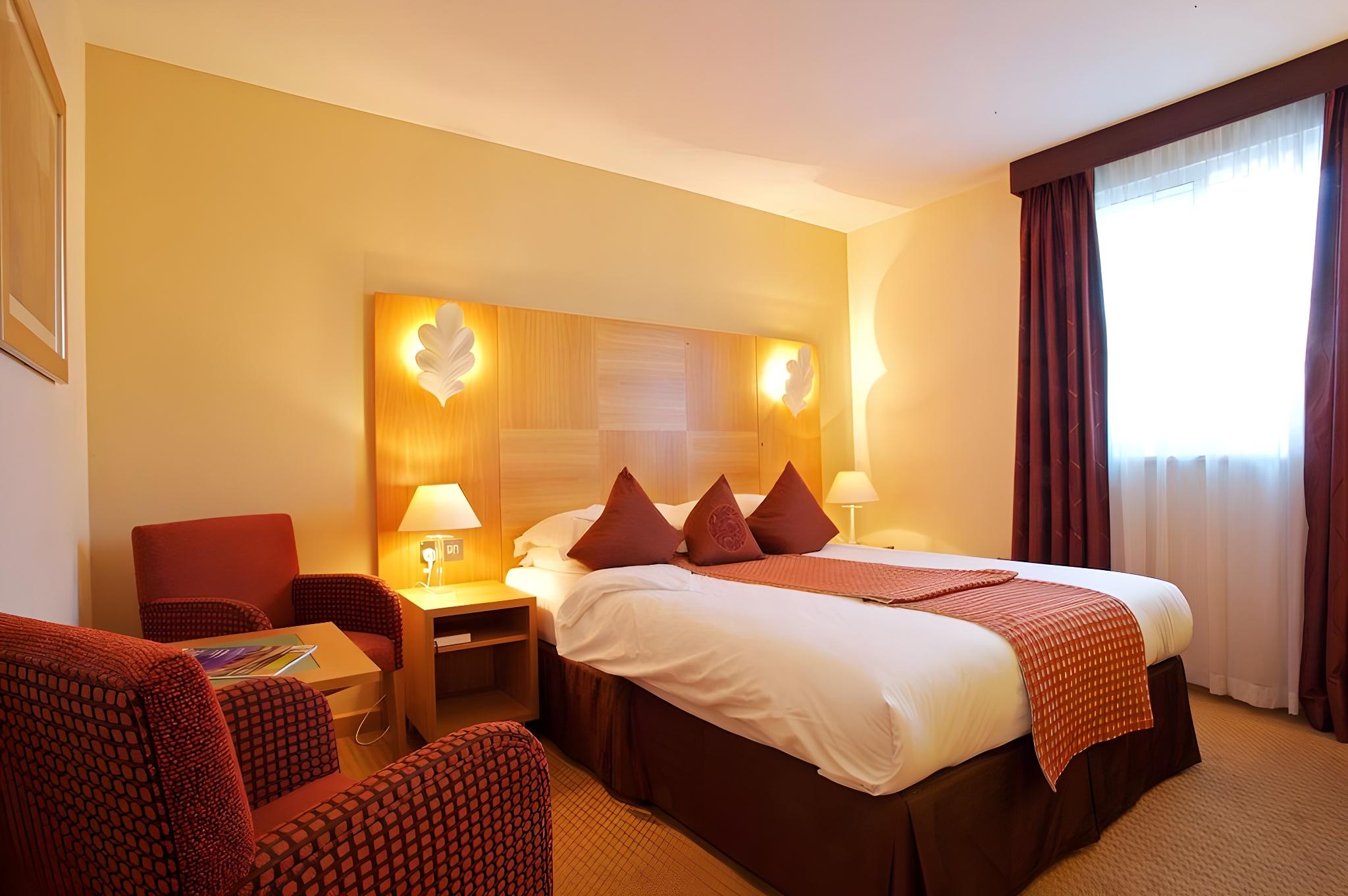 Club, Double Bed