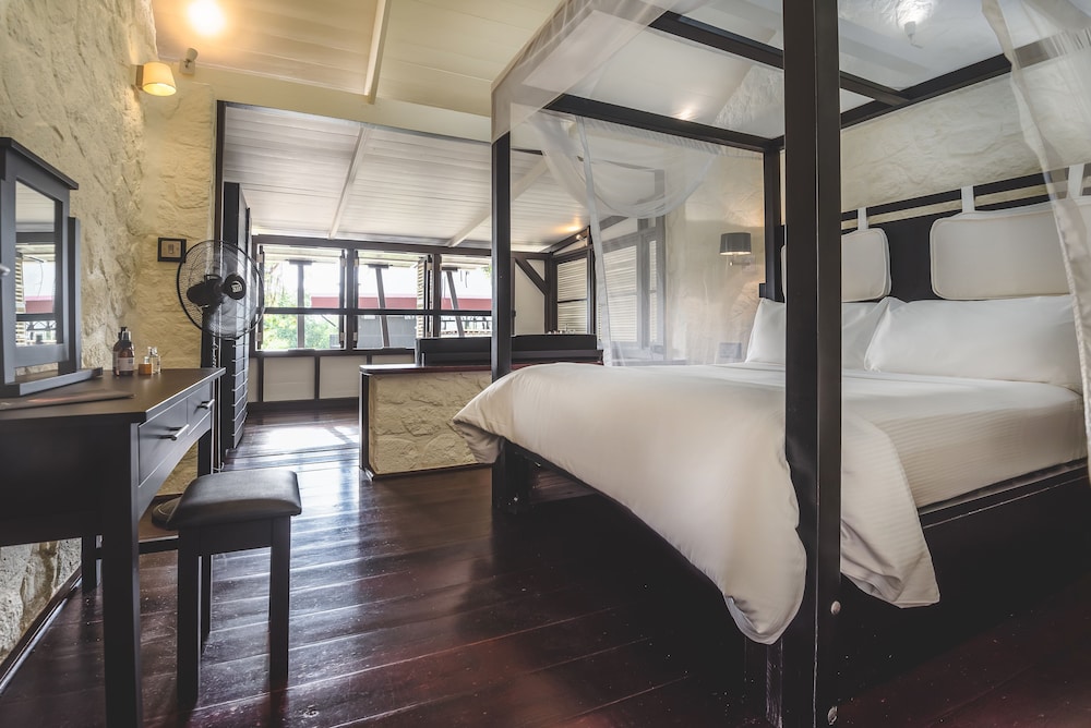 Lodge, King Bed