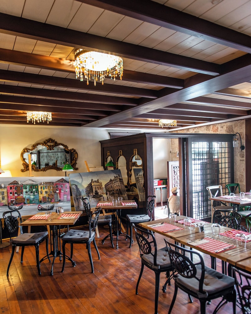 Tuvana Hotel 61/71