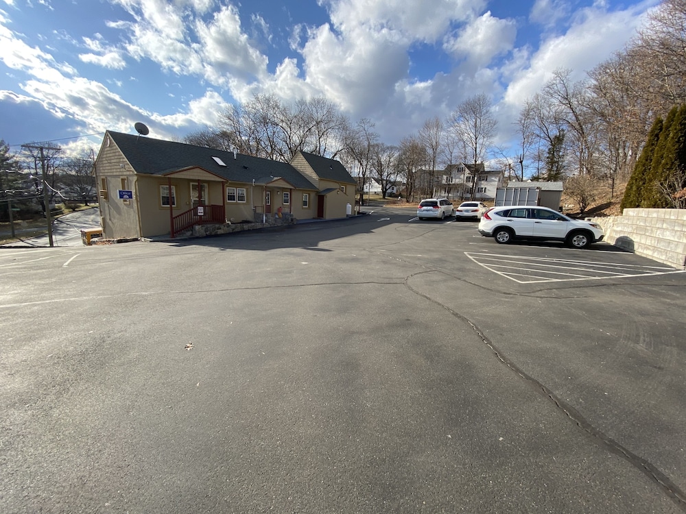 Golden Hill Inn Danbury 15/27