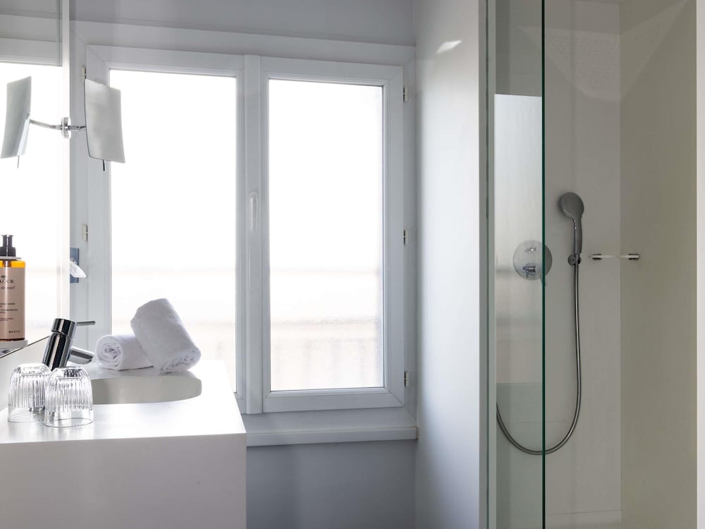 غرفة سوبيريور بسرير مزدوج، Mercure Annecy Centre 6/6