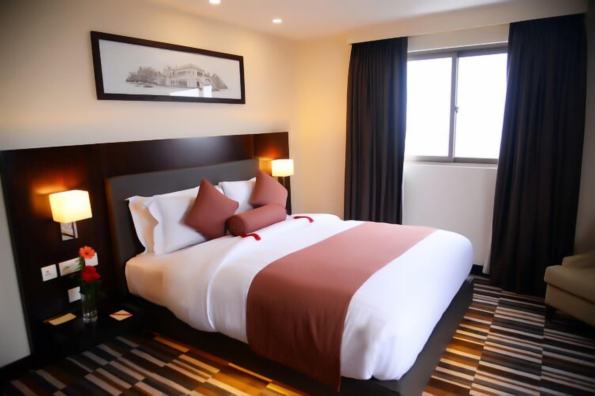 SUPERIOR, QUEEN BED