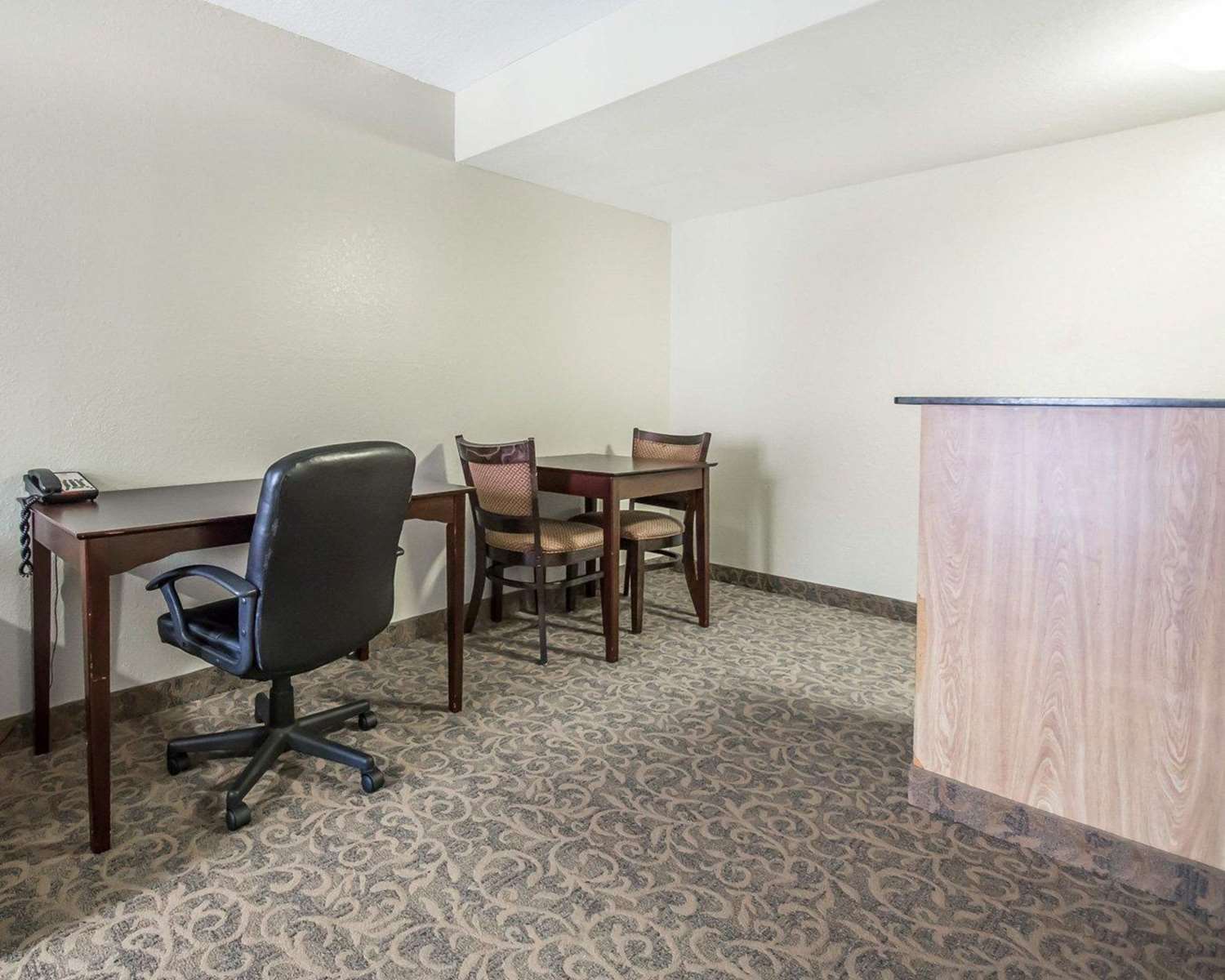 Quality Inn Suites By the Parks 27/30