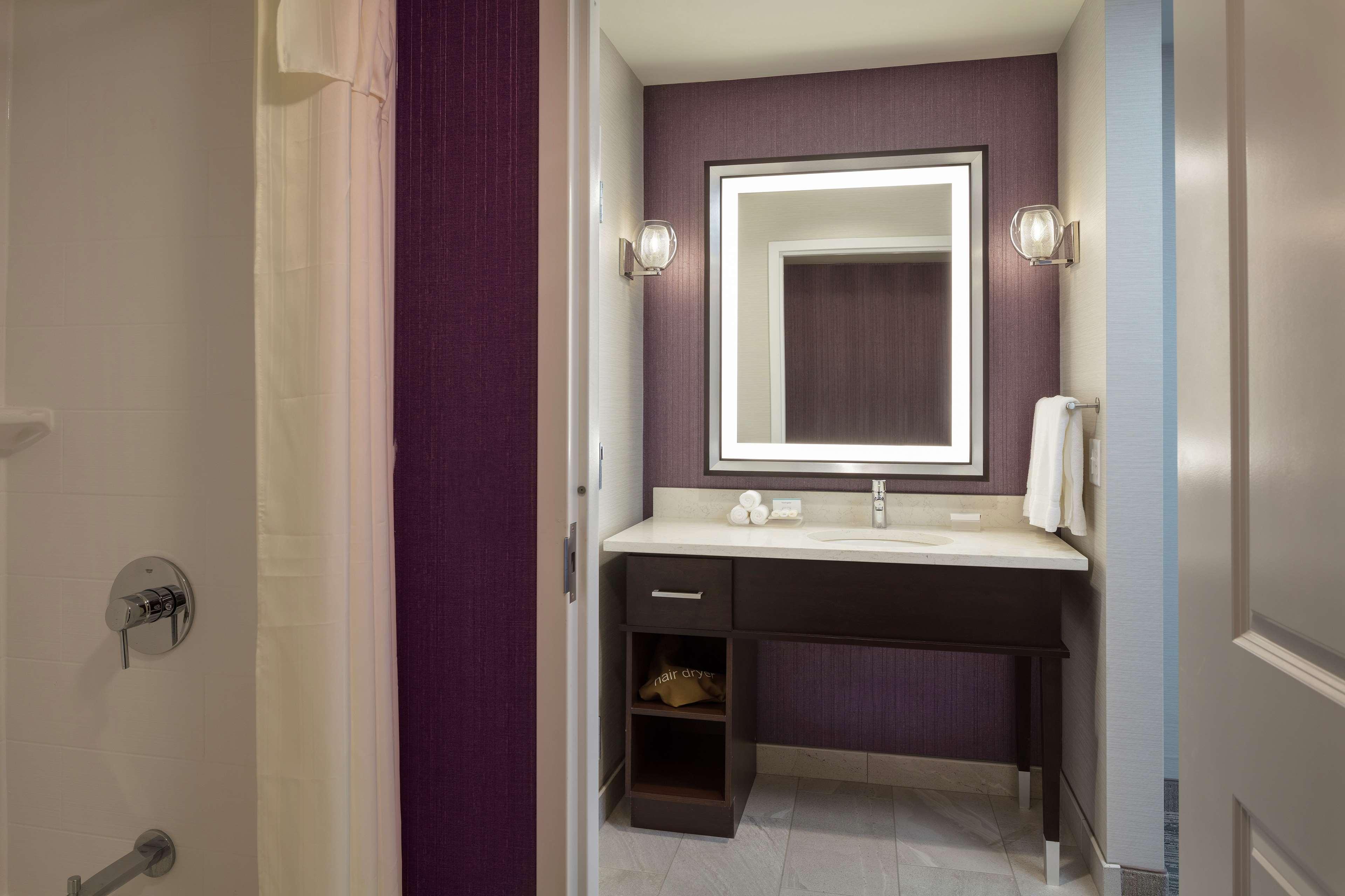 Suite, King Bed 2/2